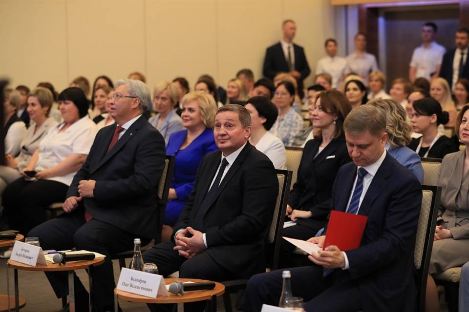 Губернатор Волгоградской области Андрей Бочаров принял участие в работе форума РЖД