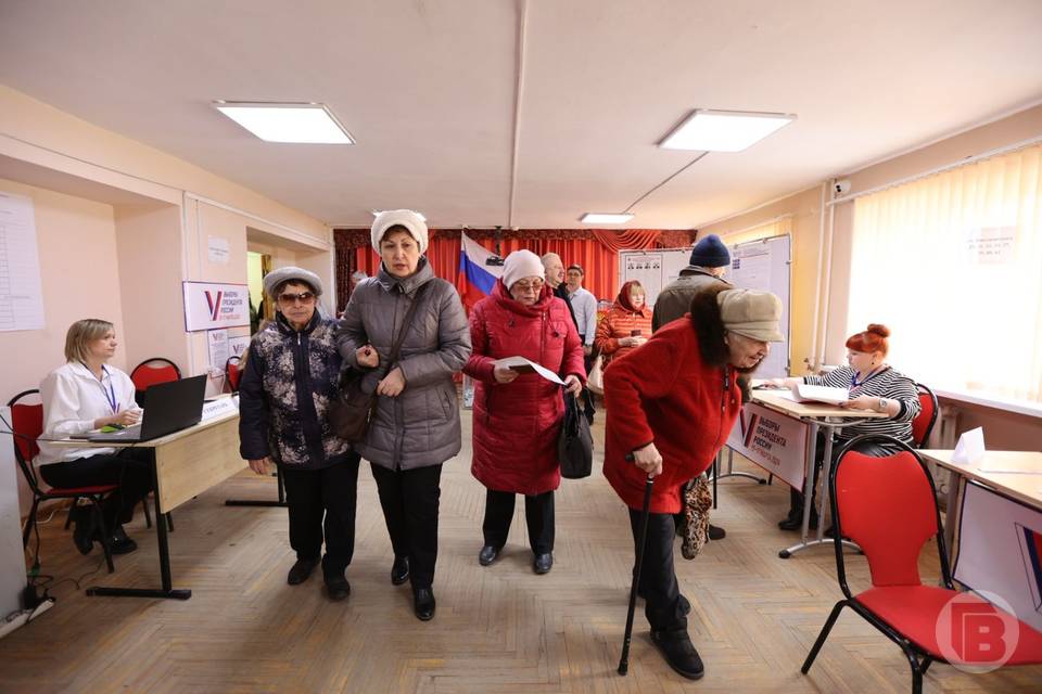 В 15:00 явка жителей Волгоградской области на выборах Президента РФ составила 73,65%.