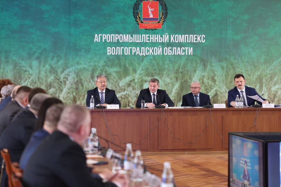 Губернатор Андрей Бочаров провел рабочую встречу с волгоградскими аграриями