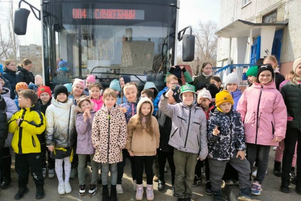 Волгоградские школьники примерили на себя роль водителя автобуса